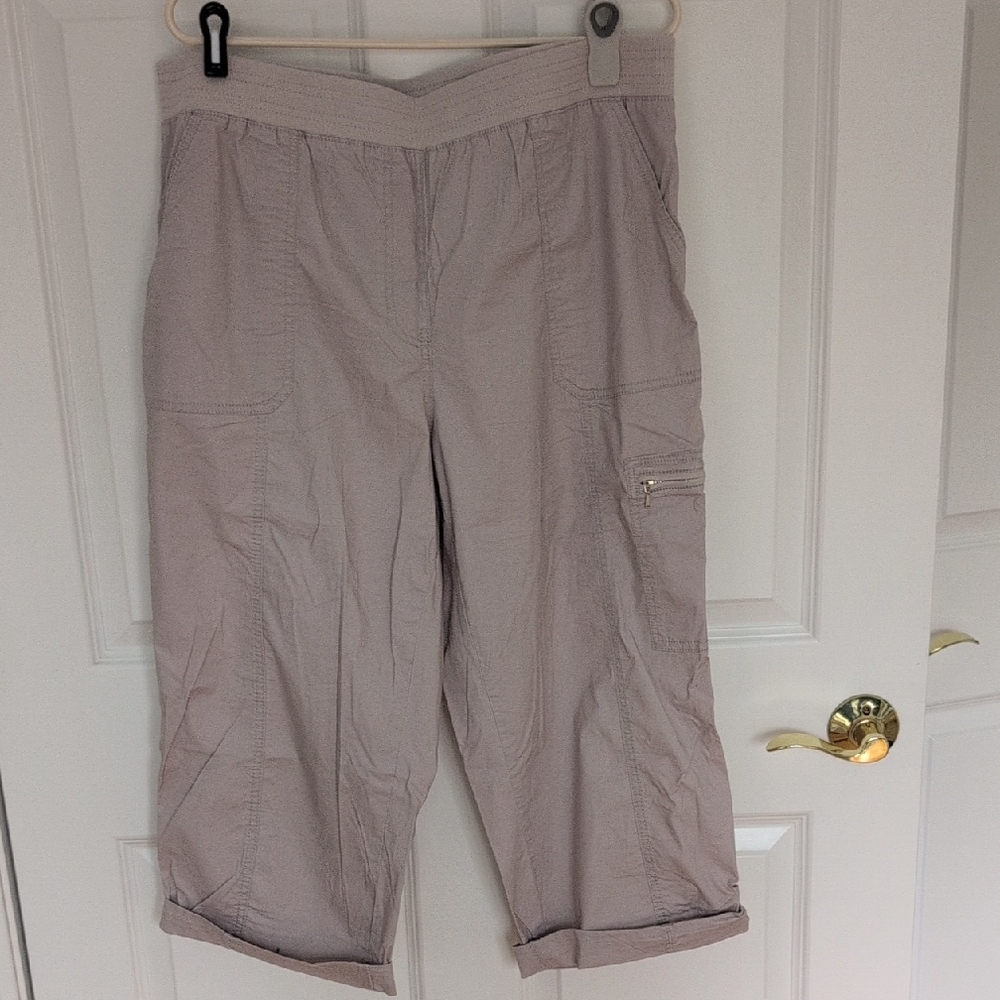 Chicos Light Taupe Cargo Capris - Excellent Condition